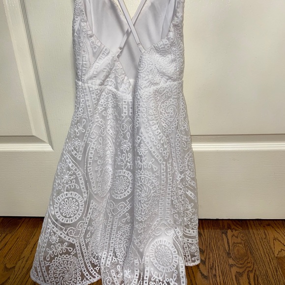 White Strap Dress Criss Cross Adjustable Straps Like New - Picture 3 of 9